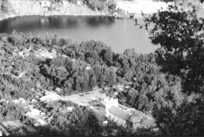 San Lucas Tolimán y el lago en 1963